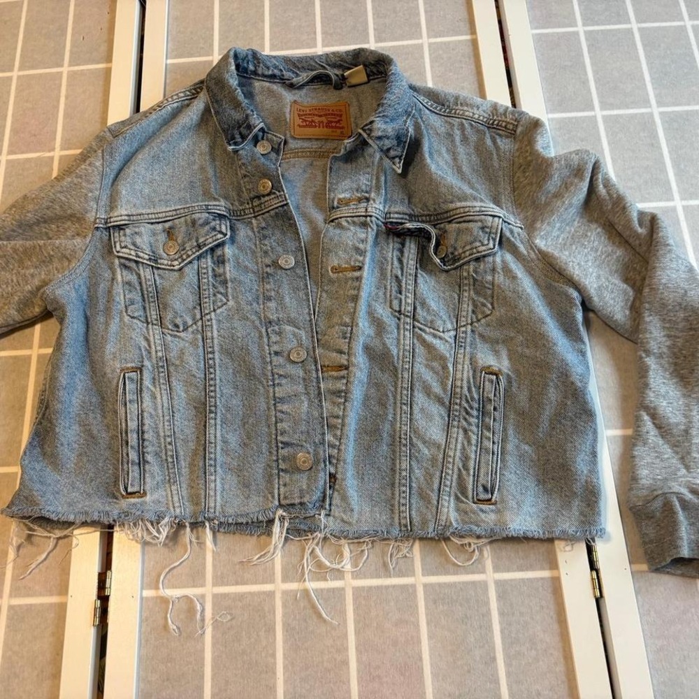 Levi's Red Tab Jean Trucker jacket Sz XL Cropped Costal Cowboy Athleisurewear